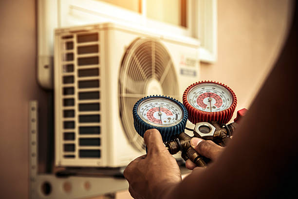 Professional Ductwork Repair technician working in Kennedale, TX